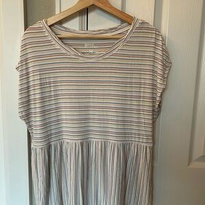 EUC, Grace & Lace, cute flowy, peplum/babydoll tee
